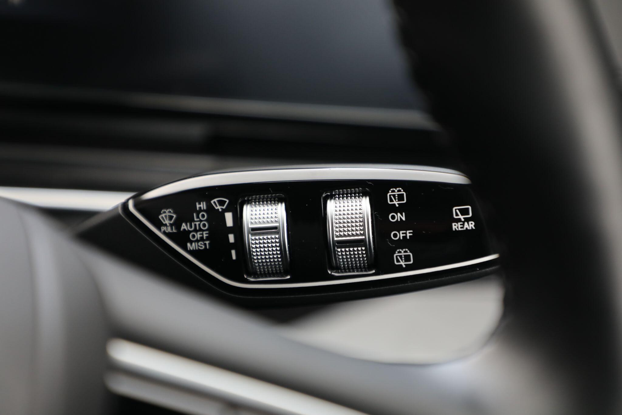 Large vehicle image